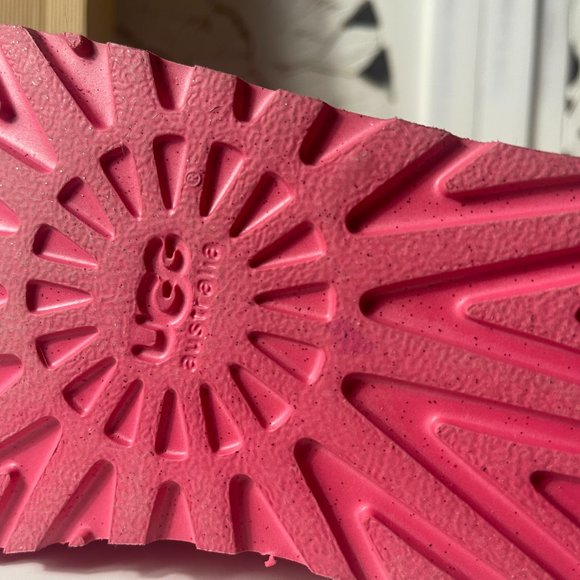 UGG Classic Short Sequin Boot - Picture 5 of 6